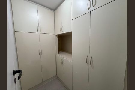 Apartamento à venda com 120m², 3 quartos e 3 vagas Apartamento à venda com 120m², 3 quartos e 3 vagasQuarto de Serviço