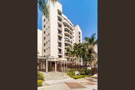 Apartamento à venda com 120m², 3 quartos e 3 vagas Apartamento à venda com 120m², 3 quartos e 3 vagasFachada e portaria