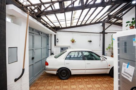 Casa à venda com 135m², 2 quartos e 2 vagas Casa à venda com 135m², 2 quartos e 2 vagasGaragem