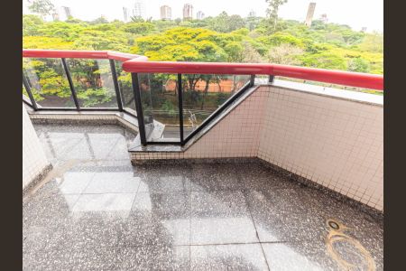 Apartamento para alugar com 145m², 3 quartos e 3 vagas Apartamento para alugar com 145m², 3 quartos e 3 vagasVaranda