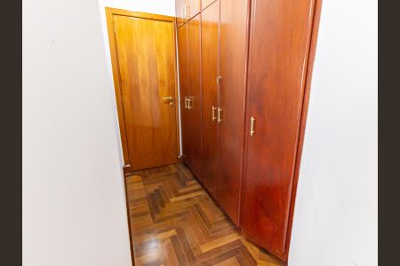 Apartamento para alugar com 145m², 3 quartos e 3 vagas Apartamento para alugar com 145m², 3 quartos e 3 vagasSuíte 1 - Closet