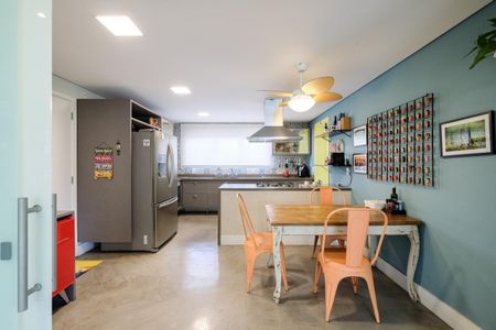 Apartamento à venda com 213m², 3 quartos e 4 vagasCozinha