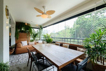 Apartamento à venda com 213m², 3 quartos e 4 vagasVaranda