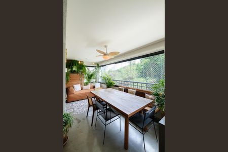 Apartamento à venda com 213m², 3 quartos e 4 vagasVaranda