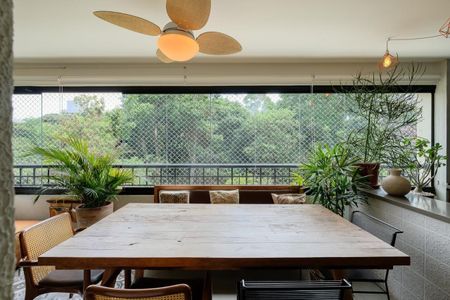 Apartamento à venda com 213m², 3 quartos e 4 vagasVaranda