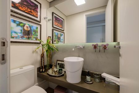 Apartamento à venda com 213m², 3 quartos e 4 vagasBanheiro