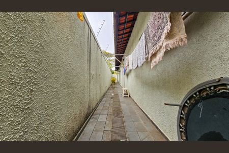 Casa para alugar com 392m², 6 quartos e 4 vagas Casa para alugar com 392m², 6 quartos e 4 vagasCorredor