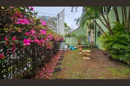 Casa para alugar com 392m², 6 quartos e 4 vagas Casa para alugar com 392m², 6 quartos e 4 vagasFachada