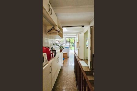 Casa para alugar com 392m², 6 quartos e 4 vagas Casa para alugar com 392m², 6 quartos e 4 vagasÁrea de Serviço