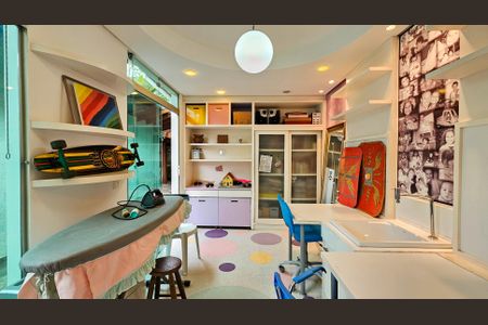 Casa para alugar com 392m², 6 quartos e 4 vagas Casa para alugar com 392m², 6 quartos e 4 vagasQuarto 1