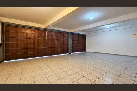 Casa para alugar com 392m², 6 quartos e 4 vagas Casa para alugar com 392m², 6 quartos e 4 vagasGaragem