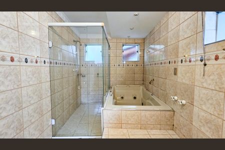 Casa para alugar com 392m², 6 quartos e 4 vagas Casa para alugar com 392m², 6 quartos e 4 vagasBanheiro 3