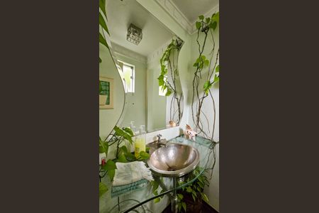 Casa para alugar com 392m², 6 quartos e 4 vagas Casa para alugar com 392m², 6 quartos e 4 vagasLavabo