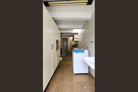 Casa para alugar com 392m², 6 quartos e 4 vagas Casa para alugar com 392m², 6 quartos e 4 vagasÁrea de Serviço