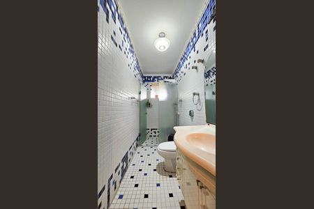 Casa para alugar com 392m², 6 quartos e 4 vagas Casa para alugar com 392m², 6 quartos e 4 vagasBanheiro do Quarto 5