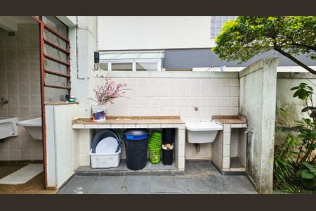 Casa para alugar com 392m², 6 quartos e 4 vagas Casa para alugar com 392m², 6 quartos e 4 vagasÁrea de Serviço