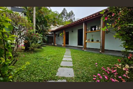 Casa para alugar com 392m², 6 quartos e 4 vagas Casa para alugar com 392m², 6 quartos e 4 vagasQuintal