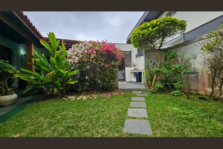 Casa para alugar com 392m², 6 quartos e 4 vagas Casa para alugar com 392m², 6 quartos e 4 vagasQuintal