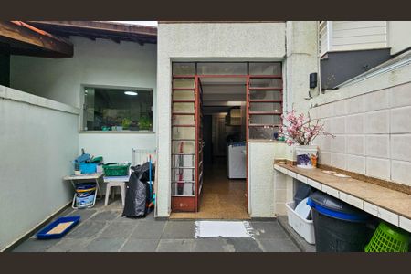 Casa para alugar com 392m², 6 quartos e 4 vagas Casa para alugar com 392m², 6 quartos e 4 vagasÁrea de Serviço