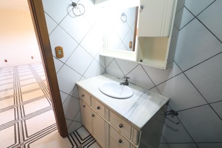 Casa à venda com 223m², 3 quartos e 4 vagasBanheiro