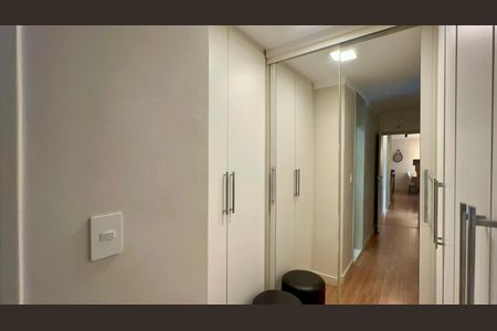 Apartamento à venda com 100m², 3 quartos e 1 vaga Apartamento à venda com 100m², 3 quartos e 1 vagaCloset da suíte