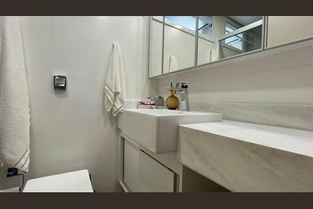 Apartamento à venda com 100m², 3 quartos e 1 vaga Apartamento à venda com 100m², 3 quartos e 1 vagaBanheiro da Suíte
