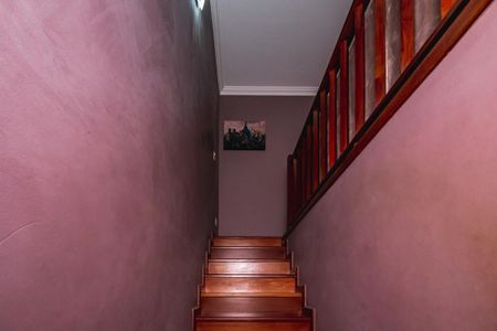 Casa à venda com 180m², 3 quartos e 3 vagasEscada