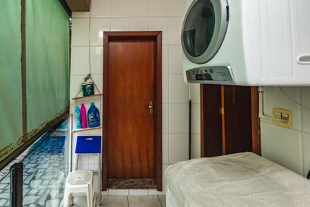 Casa à venda com 180m², 3 quartos e 3 vagasÁrea de Serviço