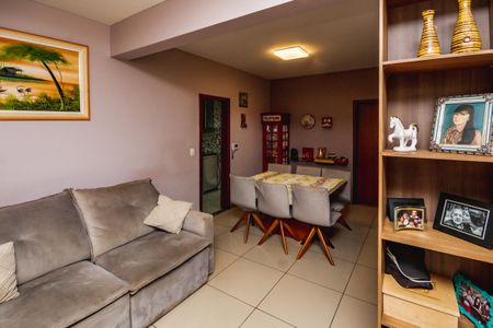 Casa à venda com 180m², 3 quartos e 3 vagasSala 1