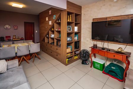 Casa à venda com 180m², 3 quartos e 3 vagasSala 1