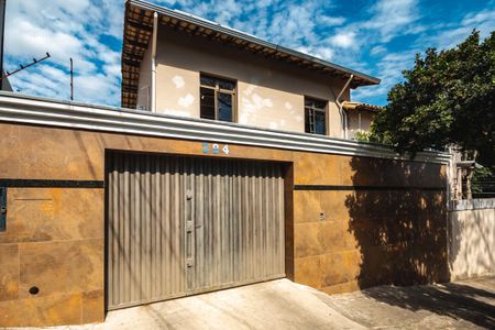 Casa à venda com 180m², 3 quartos e 3 vagasFachada