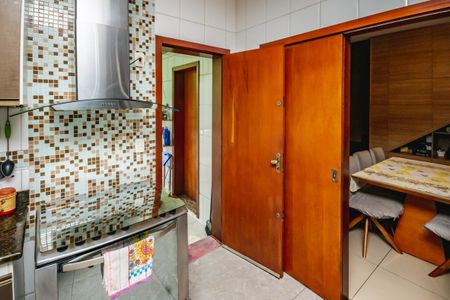 Casa à venda com 180m², 3 quartos e 3 vagasCozinha