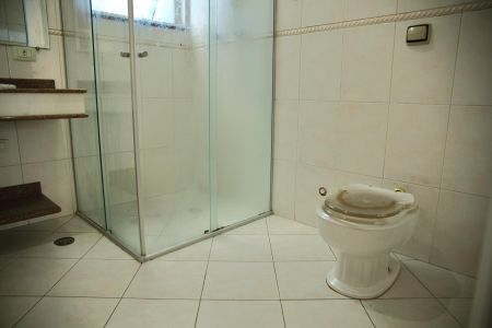 Casa à venda com 322m², 3 quartos e 3 vagasBanheiro da Suíte 2