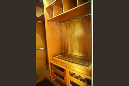 Casa à venda com 322m², 3 quartos e 3 vagasCloset da Suíte 1