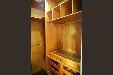 Casa à venda com 322m², 3 quartos e 3 vagasCloset da Suíte 1