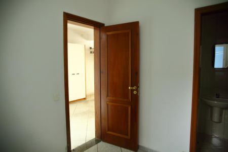 Casa à venda com 322m², 3 quartos e 3 vagasQuarto de Serviço