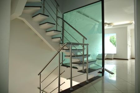 Casa à venda com 322m², 3 quartos e 3 vagasEscada