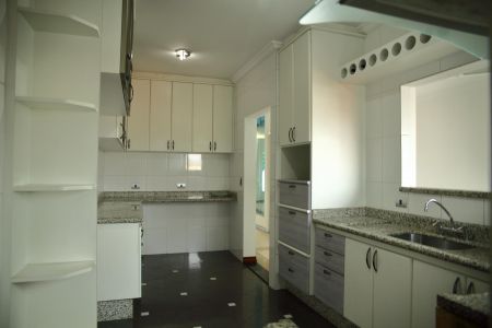 Casa à venda com 322m², 3 quartos e 3 vagasCozinha