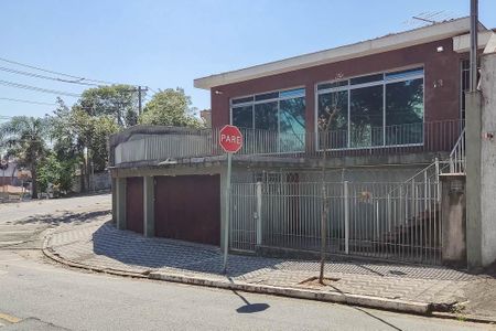 Casa à venda com 250m², 3 quartos e 3 vagas Casa à venda com 250m², 3 quartos e 3 vagasFachada