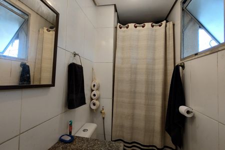 Apartamento à venda com 182m², 3 quartos e 1 vaga Apartamento à venda com 182m², 3 quartos e 1 vagaBanheiro 2