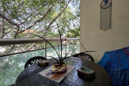 Apartamento à venda com 182m², 3 quartos e 1 vaga Apartamento à venda com 182m², 3 quartos e 1 vagaVaranda