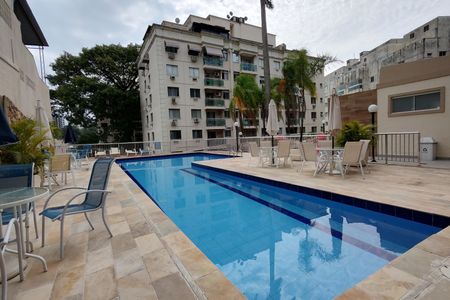 Apartamento à venda com 182m², 3 quartos e 1 vaga Apartamento à venda com 182m², 3 quartos e 1 vagaÁrea comum - Piscina