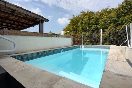 Apartamento à venda com 182m², 3 quartos e 1 vaga Apartamento à venda com 182m², 3 quartos e 1 vagaPiscina