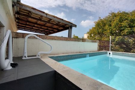 Apartamento à venda com 182m², 3 quartos e 1 vaga Apartamento à venda com 182m², 3 quartos e 1 vagaPiscina