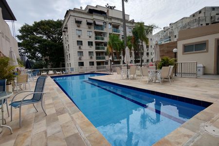 Apartamento à venda com 182m², 3 quartos e 1 vaga Apartamento à venda com 182m², 3 quartos e 1 vagaÁrea comum - Piscina