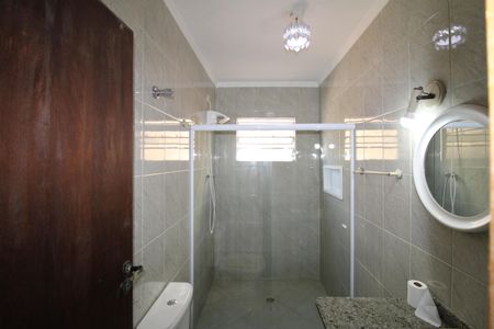 Casa à venda com 264m², 5 quartos e 5 vagasQuarto 2 - Banheiro