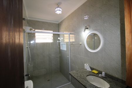 Casa à venda com 264m², 5 quartos e 5 vagasQuarto 2 - Banheiro