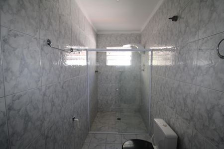 Casa à venda com 264m², 5 quartos e 5 vagasQuarto 5 - Banheiro