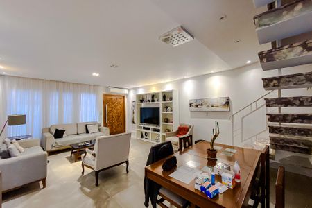 Sala de casa à venda com 4 quartos, 193m² em Vila Regente Feijó, São Paulo