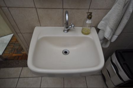 Casa à venda com 100m², 4 quartos e 2 vagasBanheiro 1